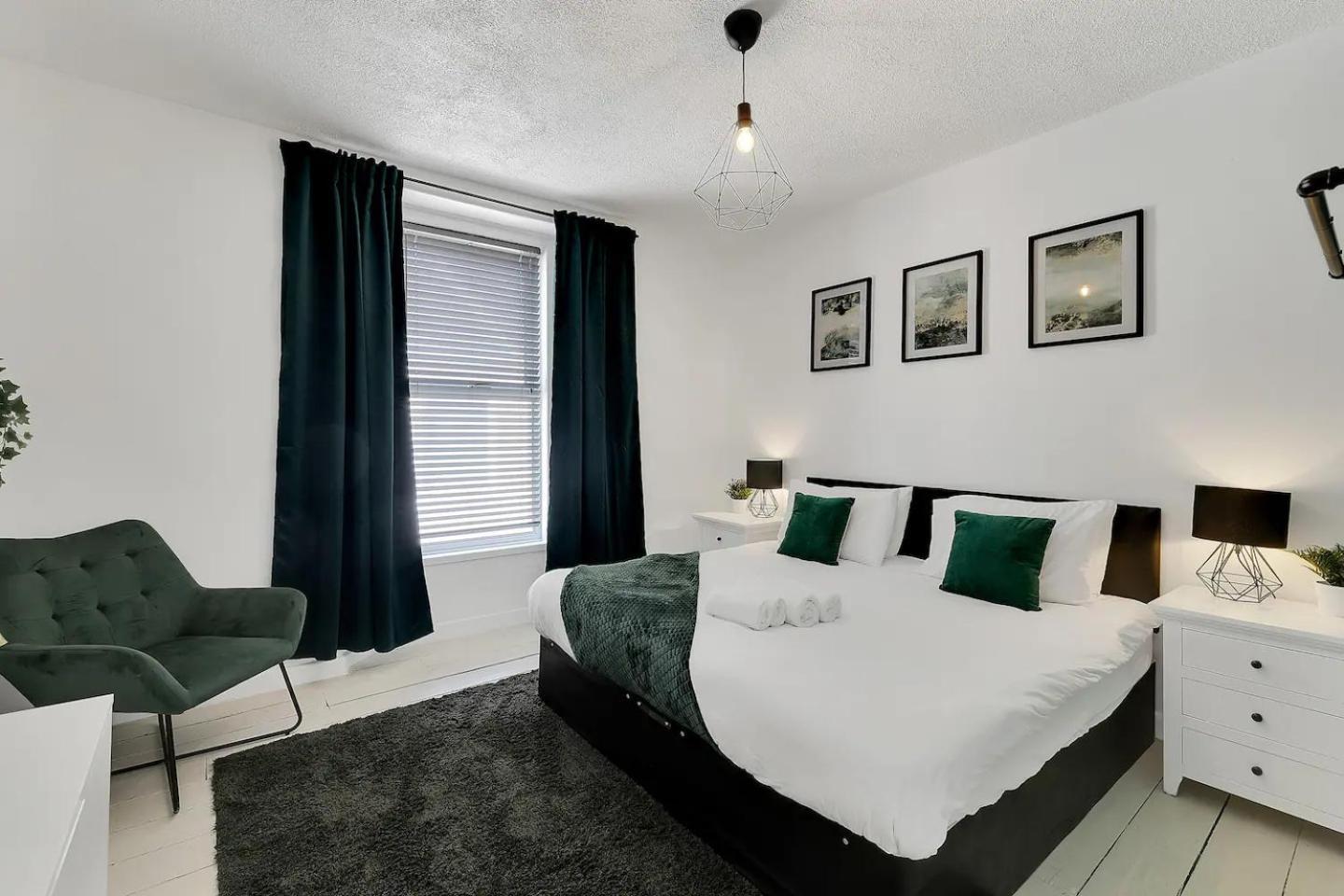 Centre 2 Bedroom - Free Parking - Wifi - Smart Tv *