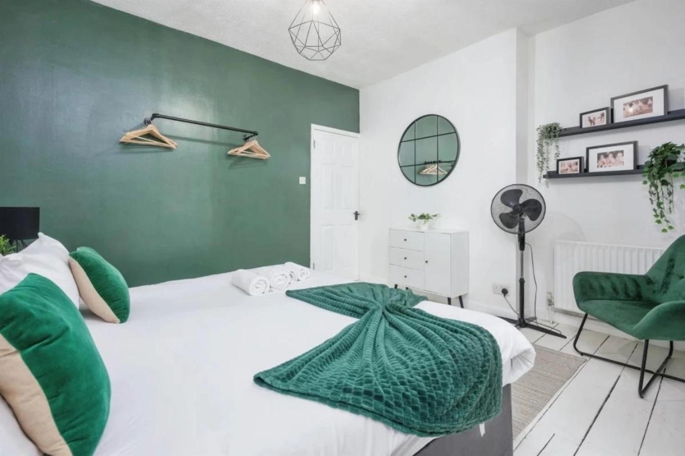 Apartment Centre 2 Bedroom - Free Parking - Wifi - Smart Tv *