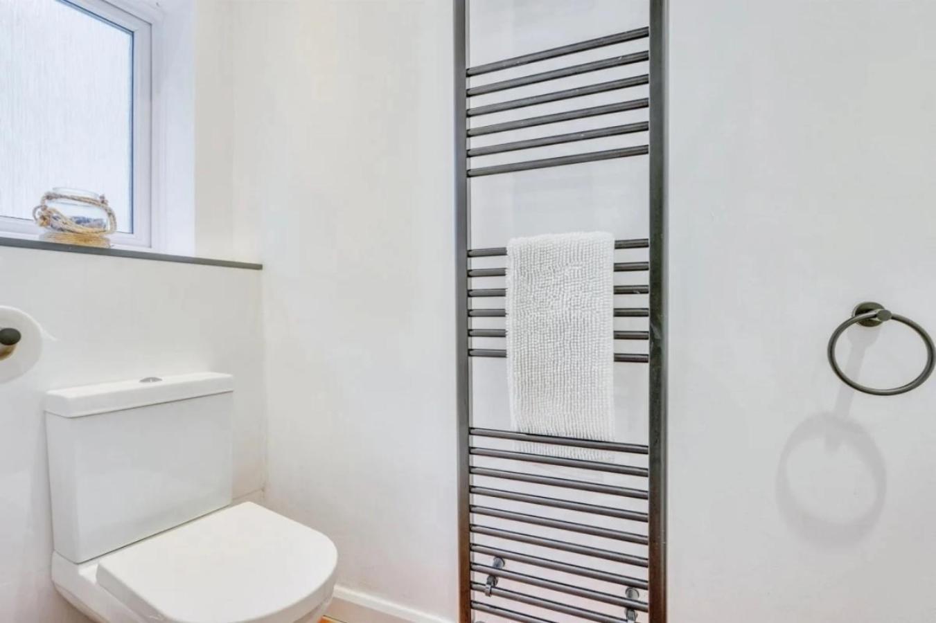 Centre 2 Bedroom - Free Parking - Wifi - Smart Tv Apartment *